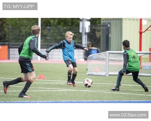 模仿球星技巧视频挑战掌握顶级足球动作轻松变身球场巨星